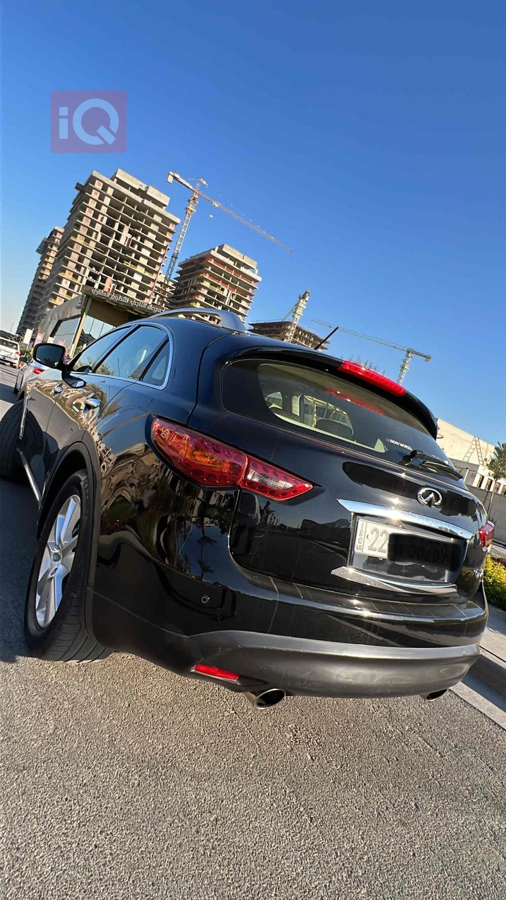 Infiniti QX70